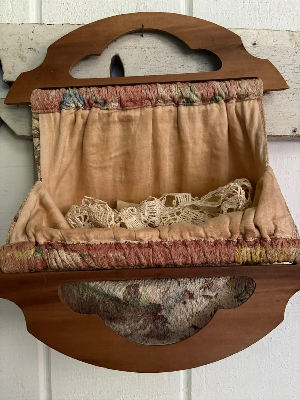 Antique Floral Handbag with Wooden Handles - Beige Floral GORGEOUS!!